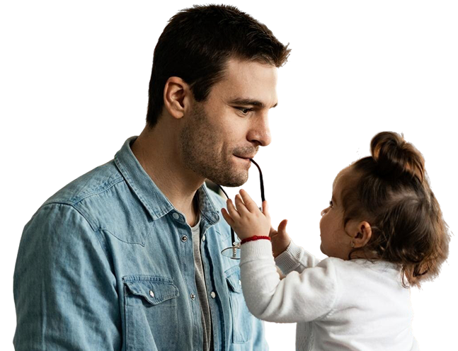 Pai brincando com a filha